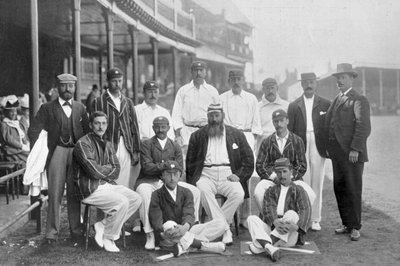 1899年、ノッティンガムシャーのノッティンガムにあるイングランドテストクリケットXI。 作： ウィリアム・アルバート・ラウチ