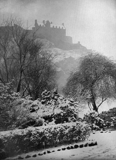 雪の中でエジンバラ城、スコットランドのプリンセスストリートガーデン、1924-1926年。 作： W. Reid