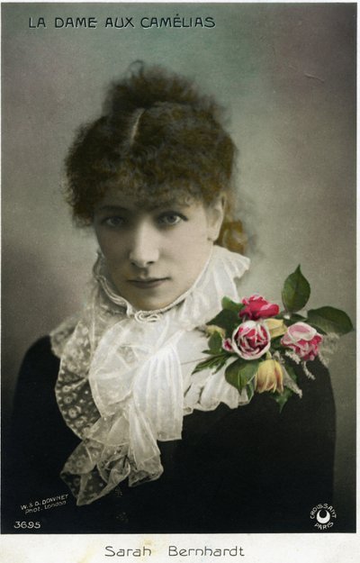 アレクサンドル・デュマJr.作「カメリアの女」のサラ・ベルナールことアンリエット・ロジーヌ・ベルナール（1844-1923）（写真 作： W. and D. Downey