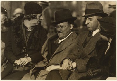 日曜日のブロンクスのベンチ 作： Walker Evans