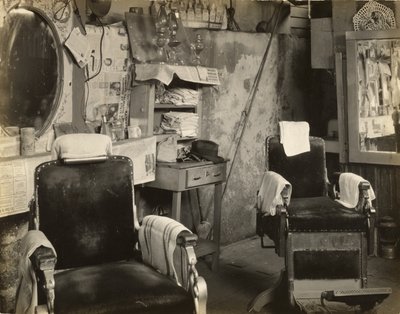 アトランタ、ニグロ・バーバーショップ・インテリア 作： Walker Evans