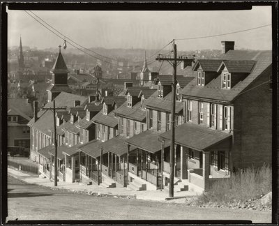ペンシルバニア州ベツレヘムの二世帯住宅 作： Walker Evans