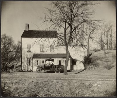 ニューヨーク州ウエストチェスター、ファームハウス 作： Walker Evans