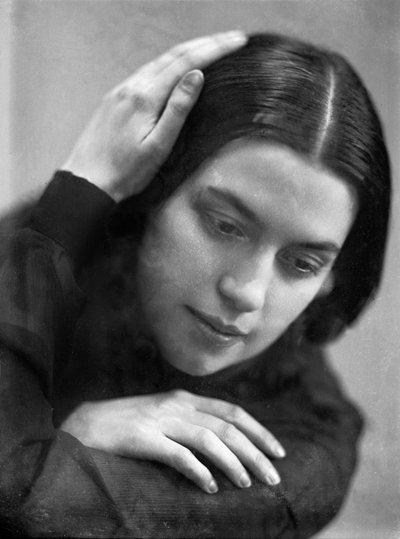 アニタ・ピットーニの肖像、1940年頃（モノクロ写真） 作： Wanda Wulz