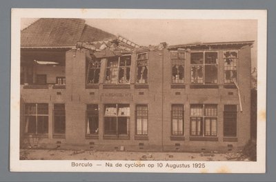 Borculo -- 1925 年 8 月 10 日のサイクロンの後 作： Weenenk and Snel
