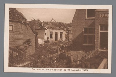 Borculo -- 1925 年 8 月 10 日のサイクロンの後 作： Weenenk and Snel