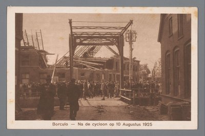 Borculo -- 1925 年 8 月 10 日のサイクロンの後 作： Weenenk and Snel