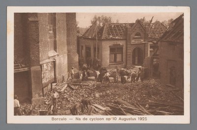 Borculo -- 1925 年 8 月 10 日のサイクロンの後 作： Weenenk and Snel
