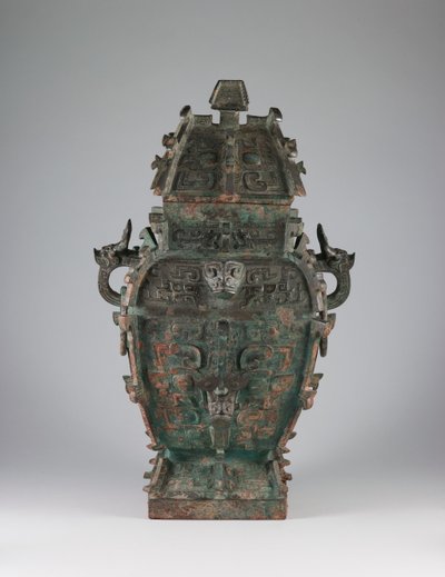 牙耒酒器(ファン・レイ) ズーモルフィック仮面と獣頭取手の文様 紀元前11世紀後半 (青銅製) 作： 西周王朝中国語学校