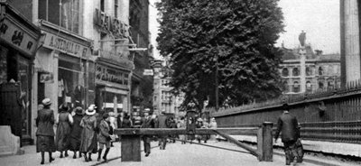 セント ポール教会の墓地と料金所、ロンドン、1926 ～ 1927 年。 作： Whiffin