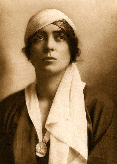 レディ・コンスタンス・スチュワート・リチャードソン、1913年頃 作： White Studios