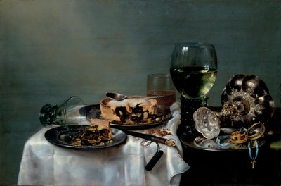 "ブラックベリー・パイのある朝食のテーブルの静物" ウィレム・クラーシュ・ヘーダ（1594-1680）による絵画 1631年 薄暗い 54x82 cm 油彩・キャンバス ドレスデン州立美術コレクション ドレスデン 作： Willem Claesz. Heda