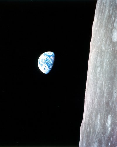 Earthrise - Apollo 8, December 24, 1968. 作： William A Anders