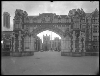 ニューヨーク市立大学の門、1912年頃 作： William Davis Hassler