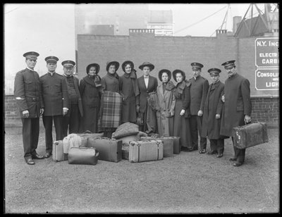 1913年3月、オハイオ州デイトンの洪水に向けて出発しようとしている救世軍救援隊のメンバー 作： William Davis Hassler