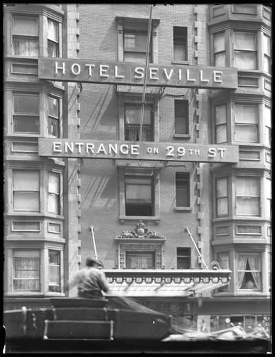 1916年7月29日、ニューヨーク市29丁目にあるホテルセヴィルにサイン 作： William Davis Hassler