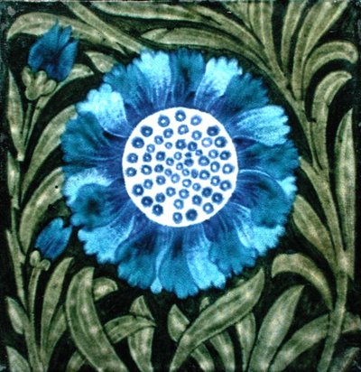 ペルシャ風花模様のタイル（陶器） 作： William de Morgan