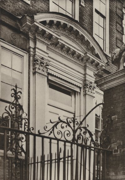 チチェスター、ノース・パラントのドアウェイ（モノクロ写真 作： William Galsworthy Davie