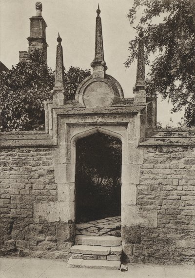 オンドルのPaynis Almshousesのドアウェイ（モノクロ写真 作： William Galsworthy Davie