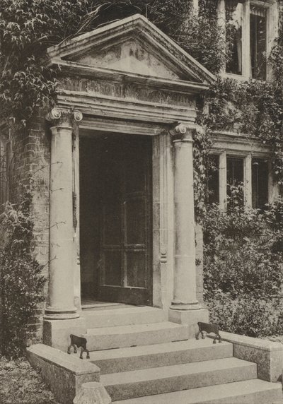 サセックス州バトルの「The Deanery」のドアウェイ（モノクロ写真 作： William Galsworthy Davie