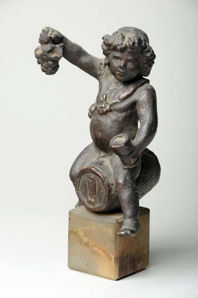 ワイン樽のケルブ（塗られた石膏） 作： William Hamo Thornycroft