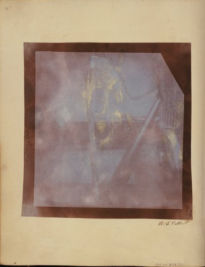 図書館のアメリナのハープ、ラコック修道院 作： William Henry Fox Talbot