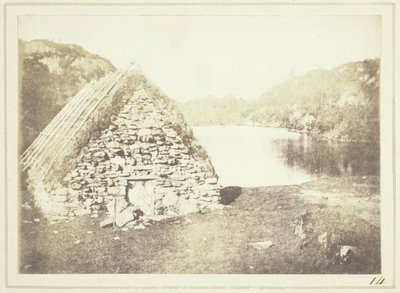 カトリン湖のほとりにあるハイランド ハット 作： William Henry Fox Talbot