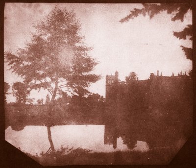 反射のレイコック修道院、1840年頃（カロタイプネガからの塩紙印刷） 作： William Henry Fox Talbot