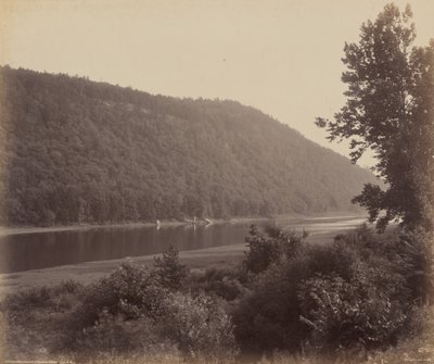 スタンディング・ストーンでのサスケハナ。1895年（写真） 作： ウィリアム・ハーマン・ラウ