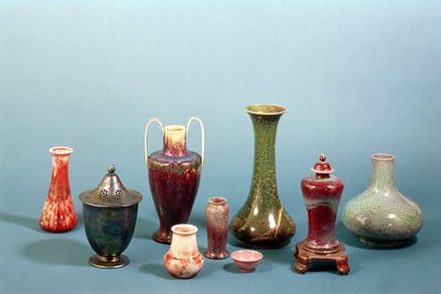 1898〜1935年にラスキン陶器で作られた陶器の花瓶と鉢のグループ（陶器） 作： William Howson Taylor