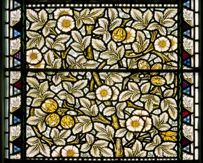 Kirkcaldy Old Kirk、Morris＆Co.、William Morris、Wild Roses＆Hazelnuts、1886 作： William Morris