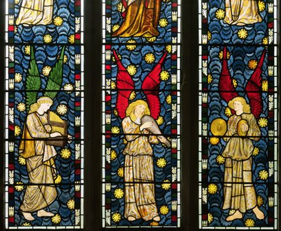 ミュージカルエンジェル、エンゼルスウィンドウの下半分の詳細、1869年のステンドグラスの詳細 作： William Morris