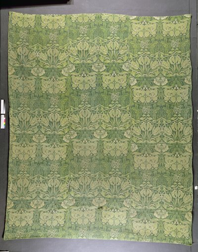 「チューリップ」生地デザイン（タペストリー） 作： William Morris