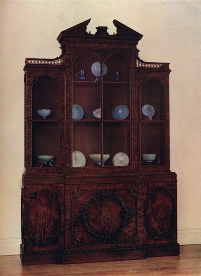 マホガニーのガラス張りのケース、c1760 作： William Vile