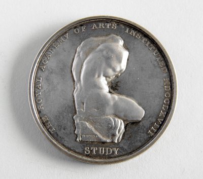 1884年12月10日、ジョージ・フランプトン氏にR.A.メダルを授与（金属製フィギュアの最優秀モデルに対して 作： William Wyon
