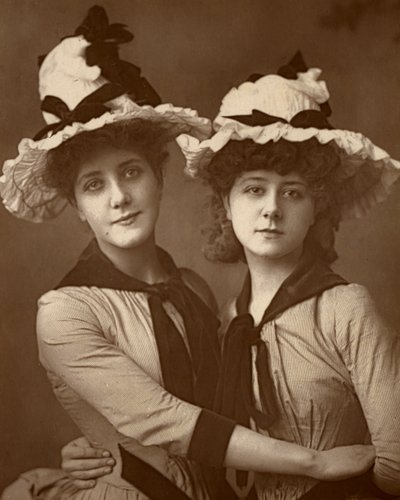 2つのバラ、モーデミレットとアニーヒューズ、イギリスの女優、1888年 作： William and Daniel Downey