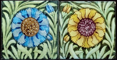 ペルシャ風の花柄のタイル（セラミック） 作： William de Morgan