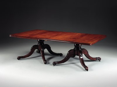 アイルランドのジョージ4世の2つの台座のダイニングテーブル、1825年頃（マホガニー） 作： Williams and Gibton (attr. to) Mack