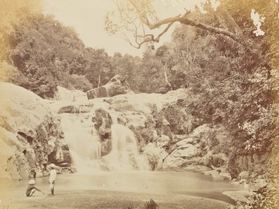 滝 作： Willoughby Wallace Hooper