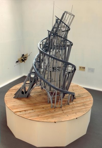 第三インターナショナル・モニュメント 作： ウラジミール・F・タトリン