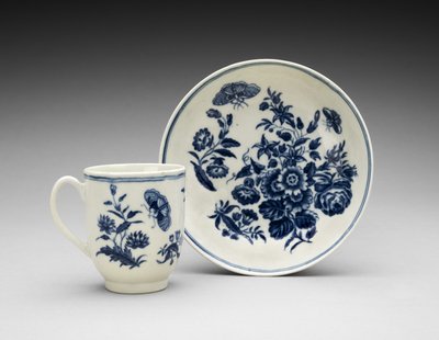 コーヒーカップとソーサー、c。 1770-1783（転写印刷付きのソフトペースト磁器） 作： Worcester Porcelain Manufactory
