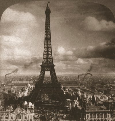 フランス、パリ、トロカデロからセーヌ川を横切る高さ300メートルのエッフェル塔、1901年。 作： Works and Sun Sculpture Studios