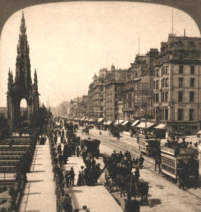 プリンセスストリート、エジンバラ、1896年。 作： Works and Sun Sculpture Studios