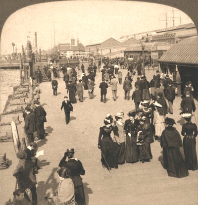The Ocean Steamship Landing、Liverpool、England、1901。 作： Works and Sun Sculpture Studios