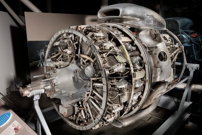 Wright Turbo-Cyclone 18R-3350-TC 972TC18DA2、2列式、ラジアルエンジン、1952年。 作： Wright Aeronautical