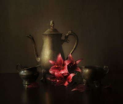 優雅なユリと銀 作： Yinan F.