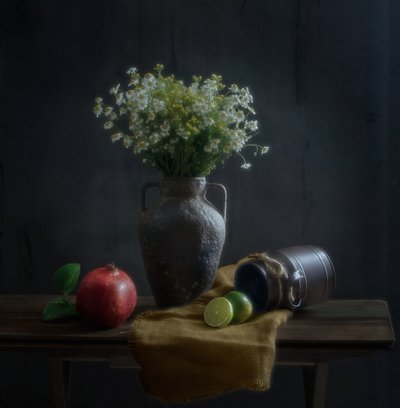 素朴な花の静物画 作： 