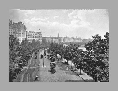 テムズ川堤防、チャリングクロス駅、ロンドン、c1900から 作： York and Son