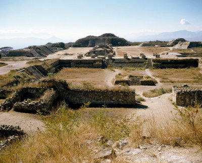 北側プラットフォームの眺め（紀元前500年～紀元後850年 作： Zapotec Zapotec