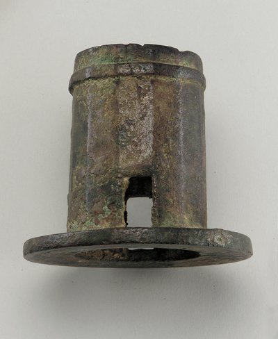 チャリオットフィッティング：アクスルキャップ 作： Zhou Dynasty Chinese School